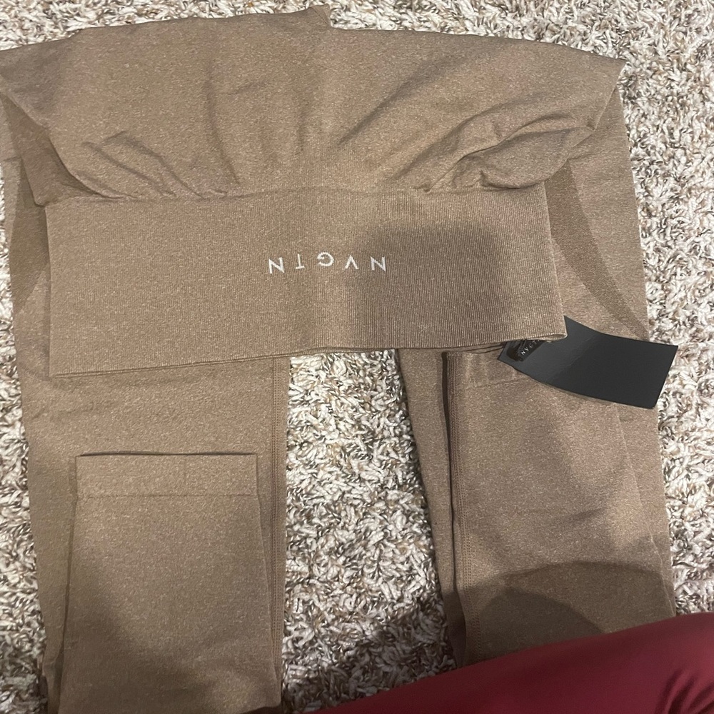 NWT mocha NVGTN leggings